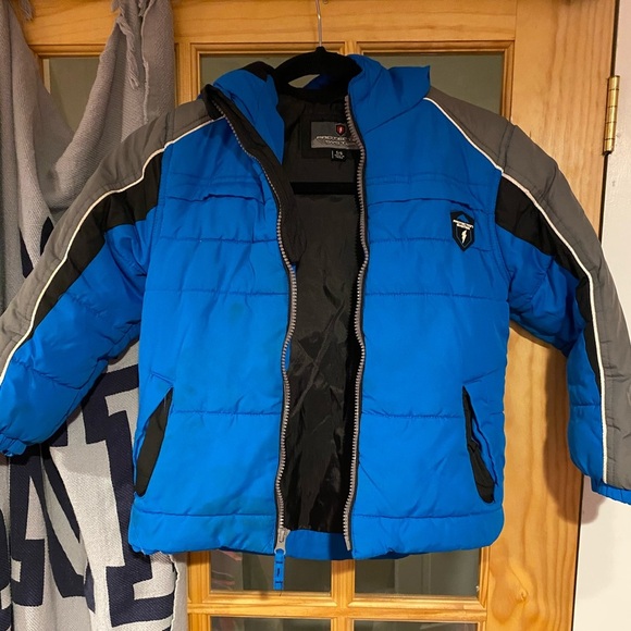 5/6 boys winter jacket - Picture 1 of 3
